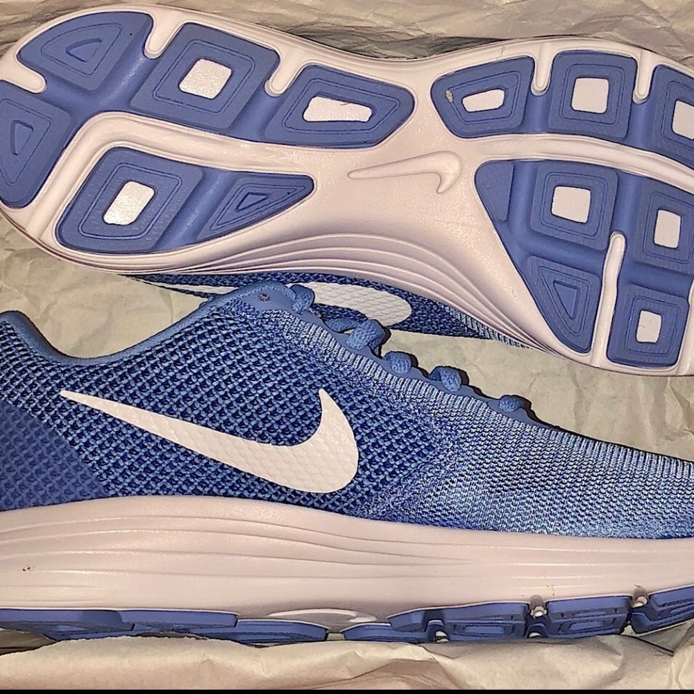 NWOT Carolina 💙 Blue Nike Revolution 3